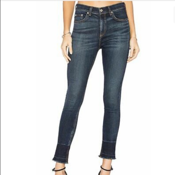 Rag & Bone / JEAN 10 inch capri, Style Modele in Color Stanwix
Size 29 - Picture 2 of 16